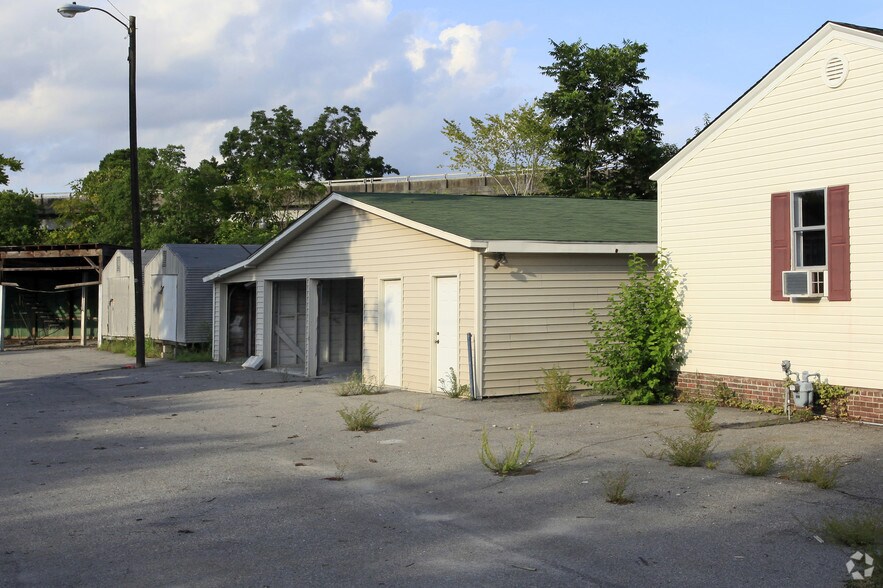 Primary Photo Of 2123 Montford Ave, Charleston Service For Lease
