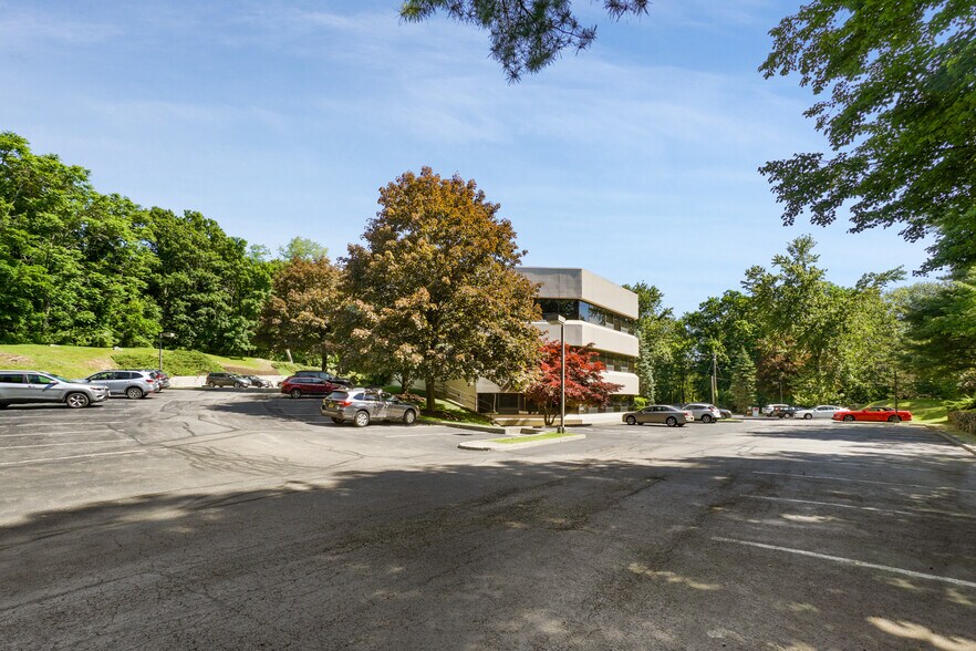 More Photos Of 500 Executive Blvd, Ossining Office For Lease