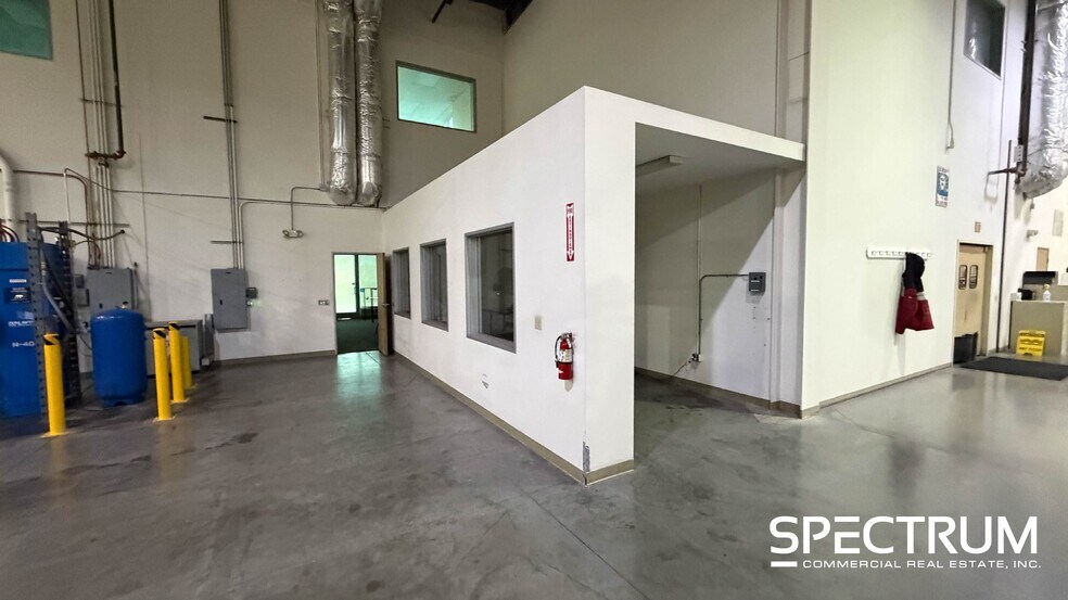 More Photos Of 28288 Alta Vista Ave, Valencia Distribution For Lease