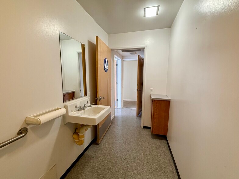 More Photos Of 928-930 San Pablo Ave, Albany Medical For Sale