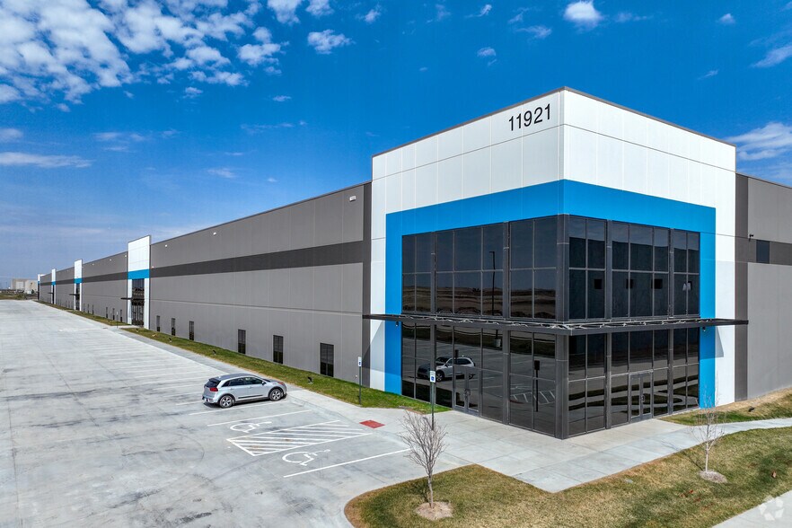 More Photos Of 11921 156th, Papillion Unknown For Lease