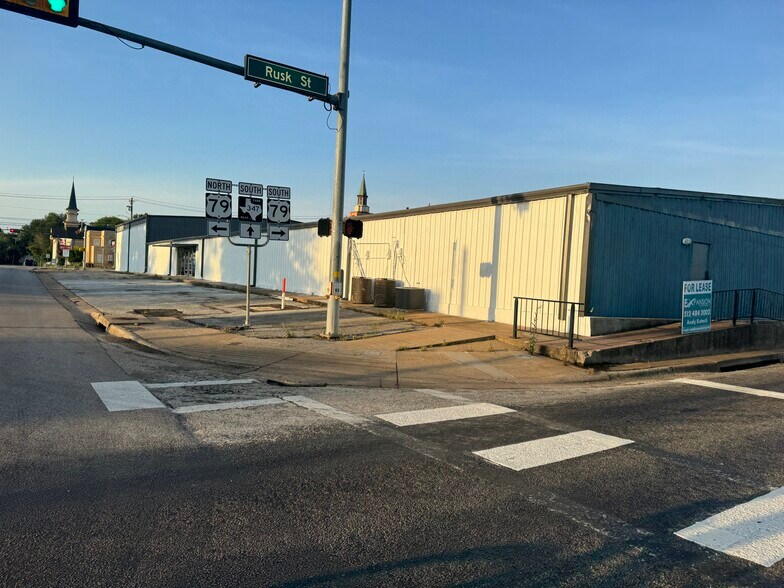 More Photos Of 306 S Bonner St, Jacksonville General Retail For Sale