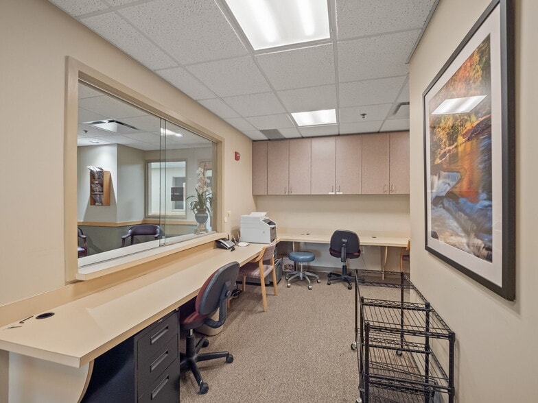 More Photos Of 1455 S Lapeer Rd, Lake Orion Hospital For Lease