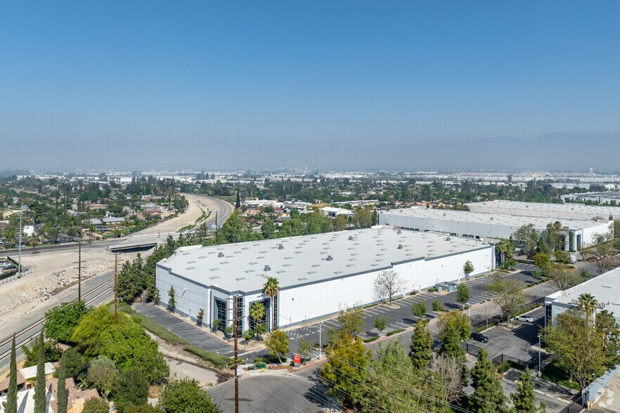 More Photos Of 2470 W Lugonia Ave, Redlands Warehouse For Lease