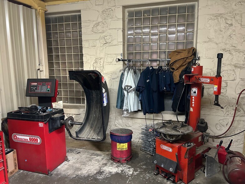 More Photos Of 2001 E Lancaster Ave, Fort Worth Auto Dealership For Sale