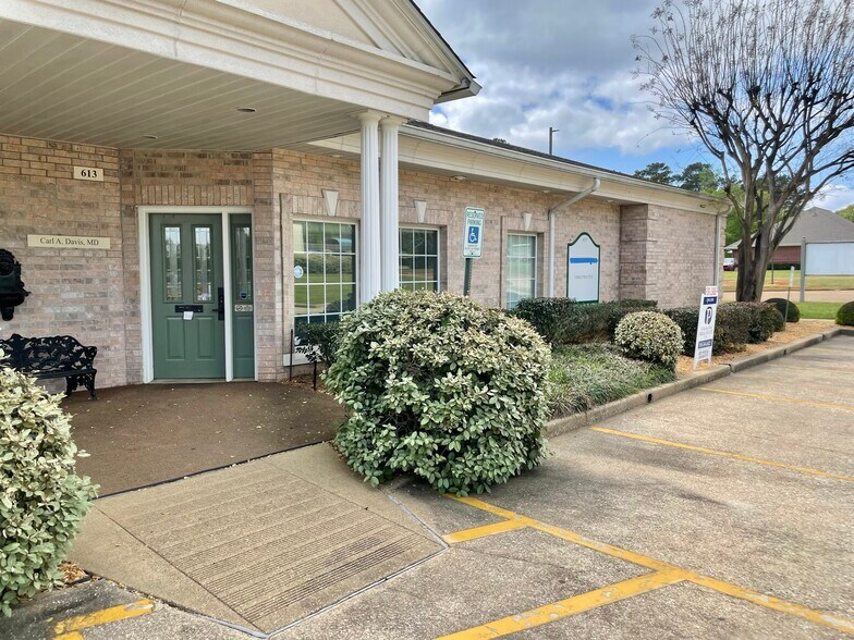 Primary Photo Of 613 Russell Blvd, Nacogdoches Healthcare For Lease