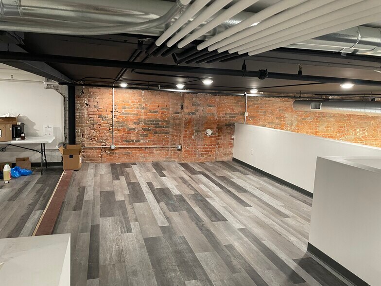 More Photos Of 733 W 2nd St, Hastings Storefront For Lease