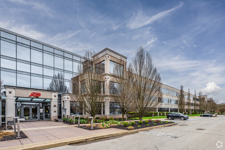 More Photos Of 1000 GSK Dr, Coraopolis Medical For Lease