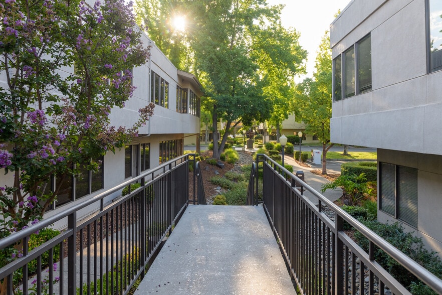 More Photos Of 1321 Howe Ave, Sacramento Unknown For Lease