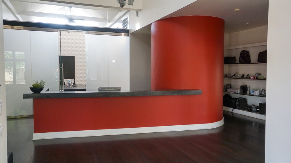 More Photos Of 106 Bagdad Ave W, Round Rock Office For Lease