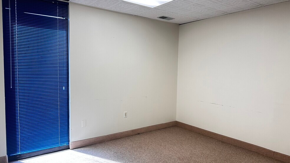 More Photos Of 155 Maple St, Springfield Medical For Lease