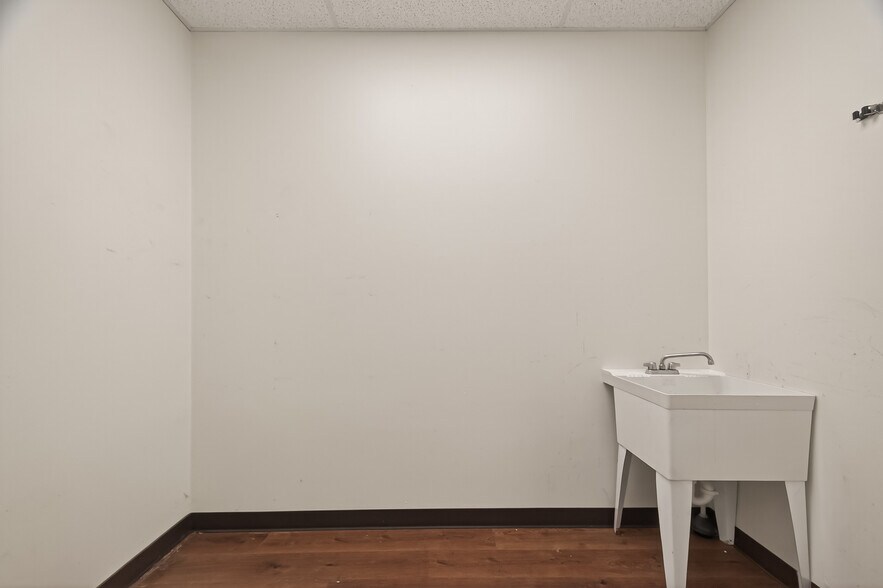 More Photos Of 2223 Dorrington St, Houston Medical For Lease