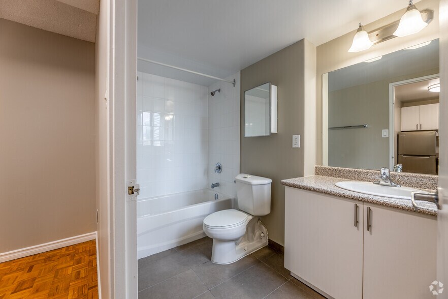 More Photos Of 20 Carlton Street, 25 Wood St, Toronto Apartments For Lease