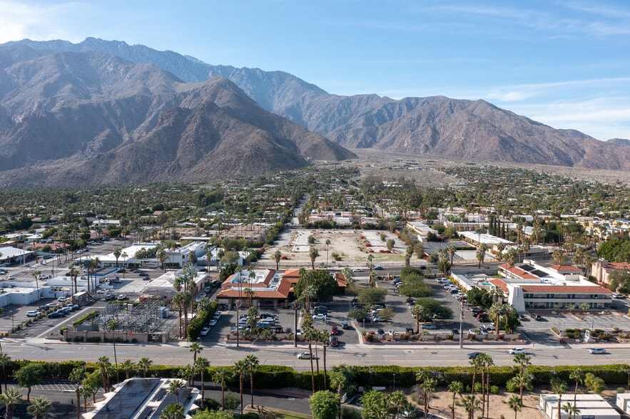 More Photos Of 1800 N Palm Canyon Dr, Palm Springs Restaurant For Sale