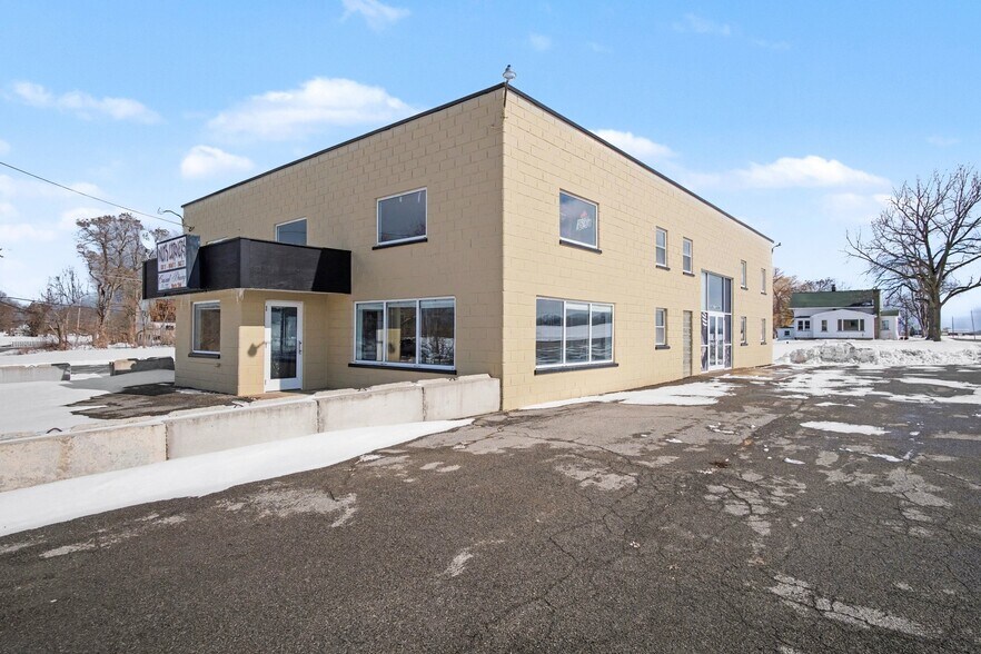 More Photos Of 328 Lake Road East Frk, Hamlin Restaurant For Sale