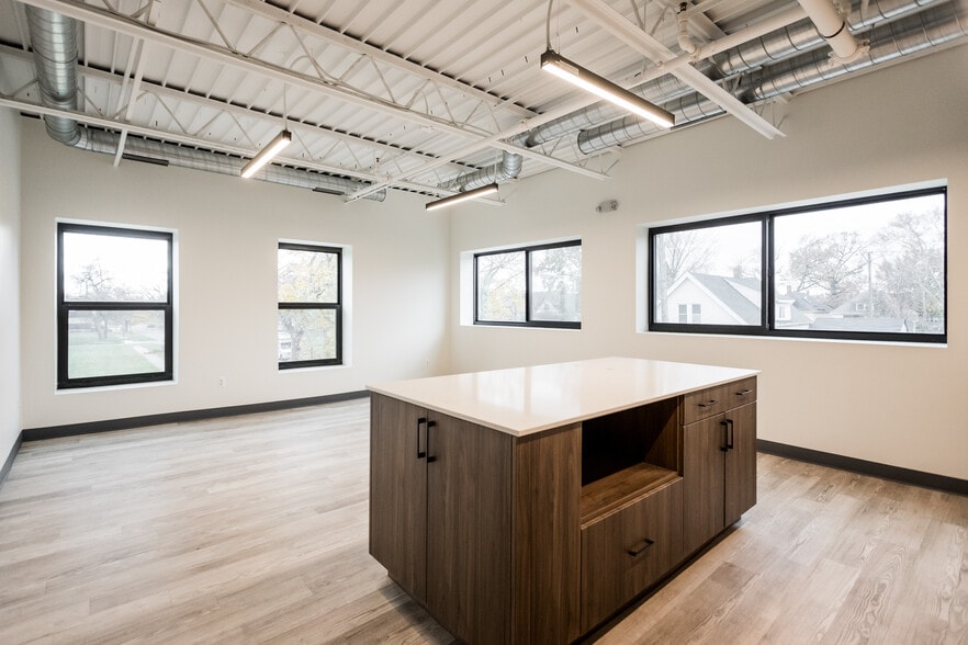 More Photos Of 4630 Crane St, Detroit Warehouse For Lease