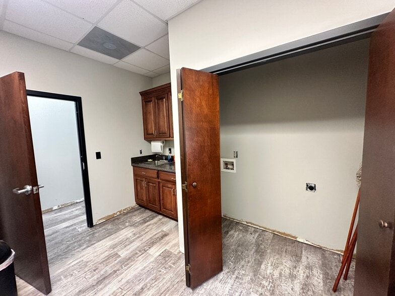 More Photos Of 4485 N Industrial Dr, Cumming Warehouse For Lease