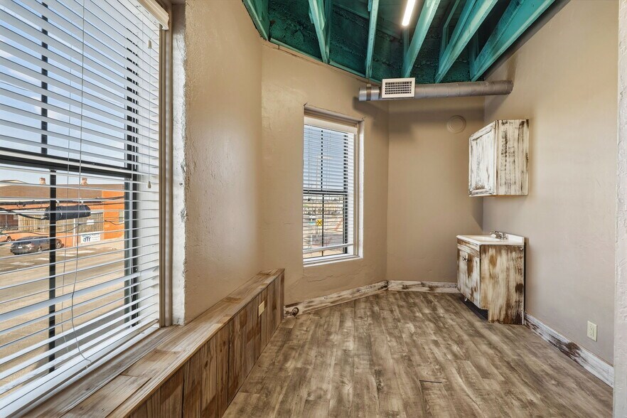 More Photos Of 318 N Chadbourne St, San Angelo Storefront For Sale