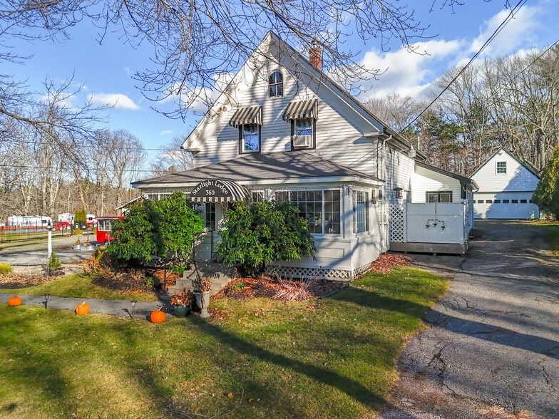 More Photos Of 360 Commercial St, Rockport Hotel For Sale