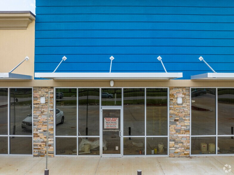 More Photos Of 5095 Moores Mill Rd, Huntsville General Retail For Lease