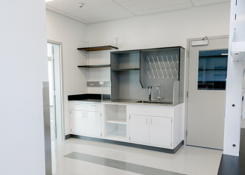 More Photos Of 4 Research Dr, Woodbridge Research And Development For Lease