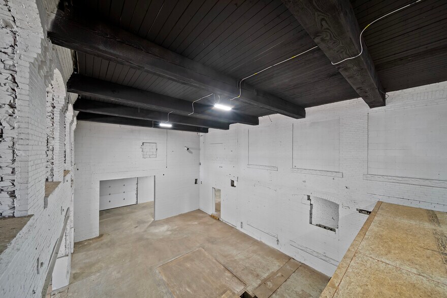 More Photos Of 174 N Main St, Franklin Light Manufacturing For Sale