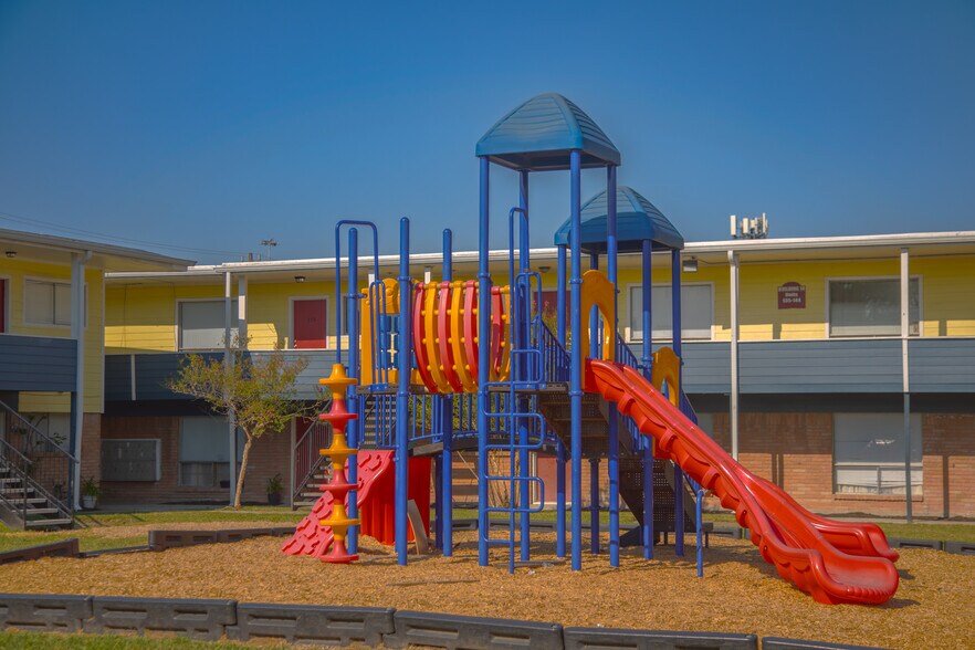 More Photos Of 8311 Winkler Rd, Houston Apartments For Sale