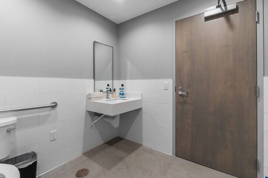 More Photos Of 18389 Orchard Trl, Lakeville Medical For Lease