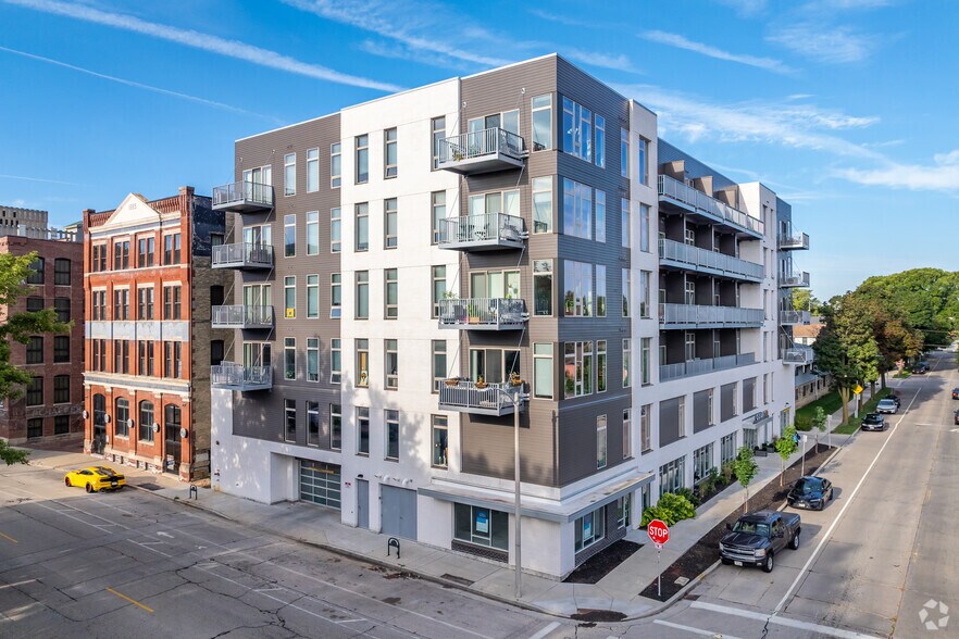 More Photos Of 211 W Mineral St, Milwaukee Apartments For Lease