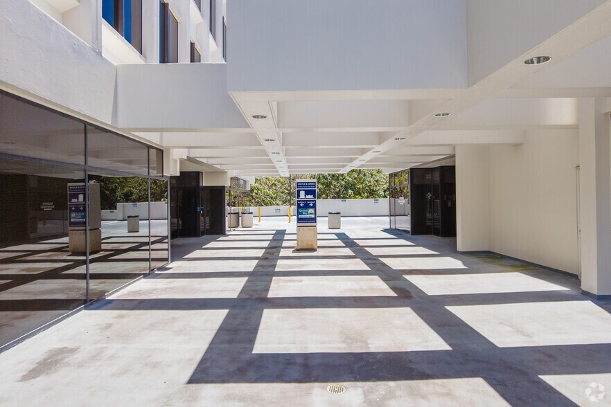 More Photos Of 200 N Vineyard Blvd, Honolulu Office For Lease