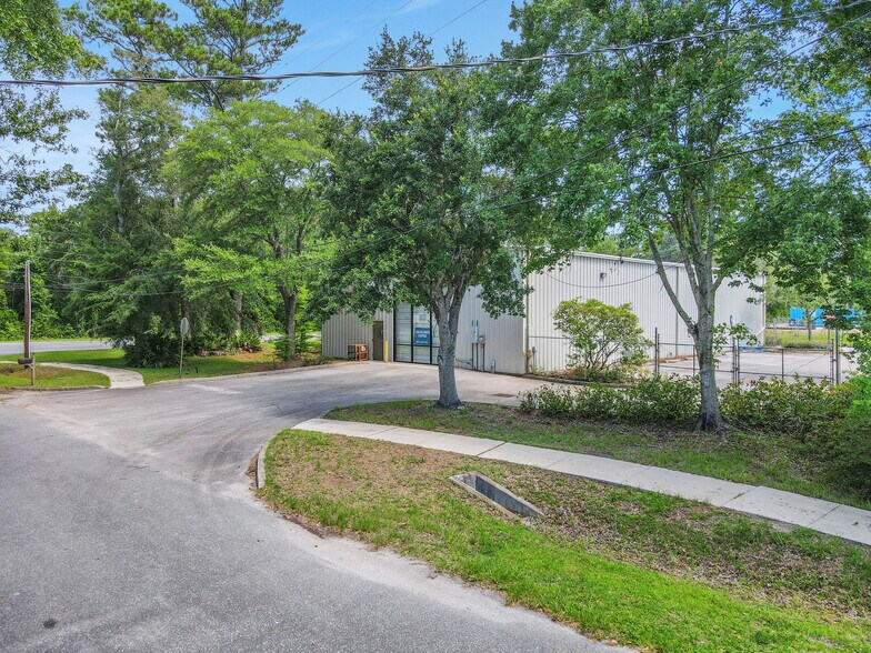 More Photos Of 201 Pickettville Rd, Jacksonville Warehouse For Lease