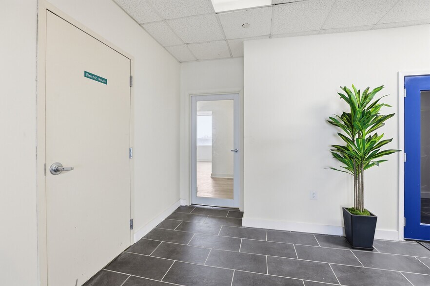 More Photos Of 2925 Lord Baltimore Dr, Windsor Mill Medical For Lease