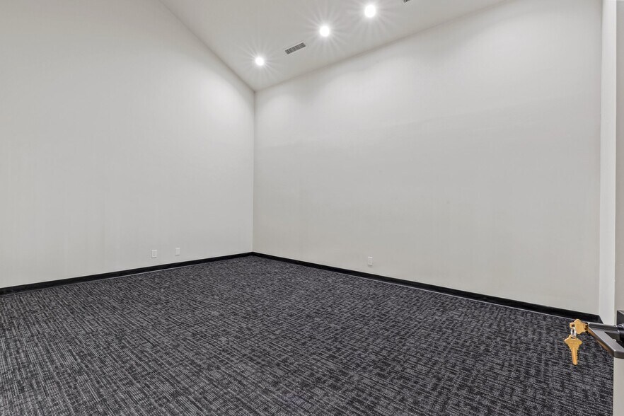 More Photos Of 1515 S Boulder Ave, Tulsa Office For Lease