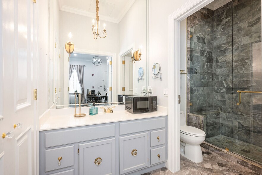 More Photos Of 152-170 S Main St, Boerne Storefront For Lease