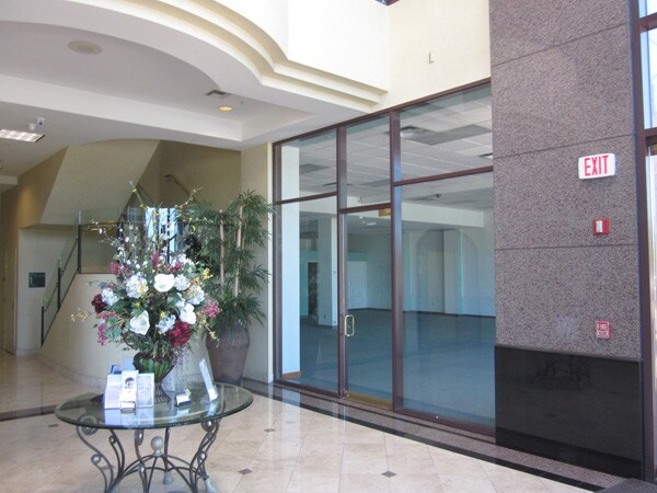 More Photos Of 23300 Cinema Dr, Valencia General Retail For Lease