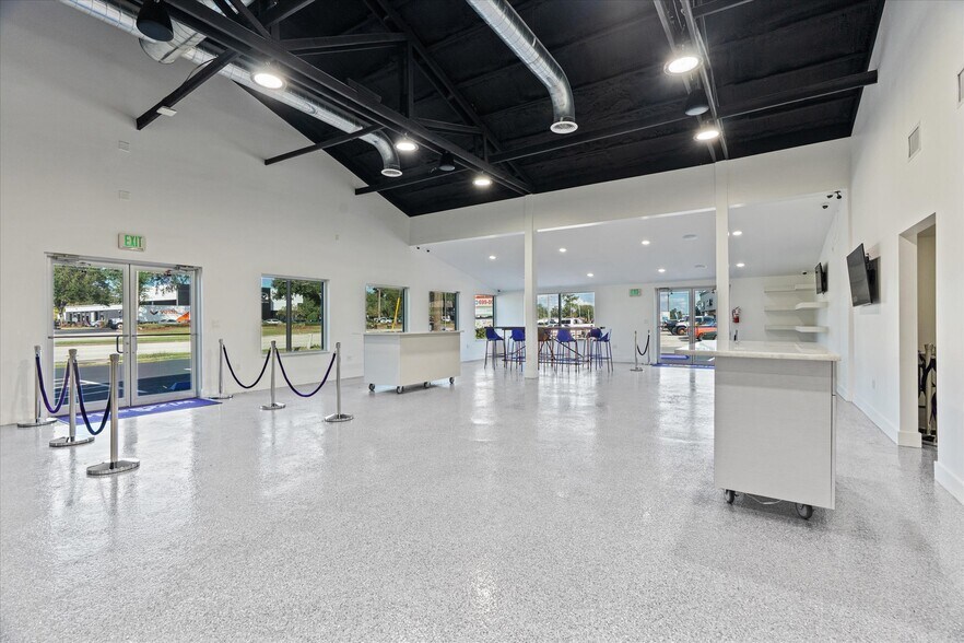 More Photos Of 389 N Us-17-92, Longwood Auto Dealership For Lease