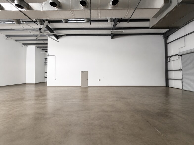 More Photos Of 20212 Hempstead Rd, Houston Warehouse For Lease