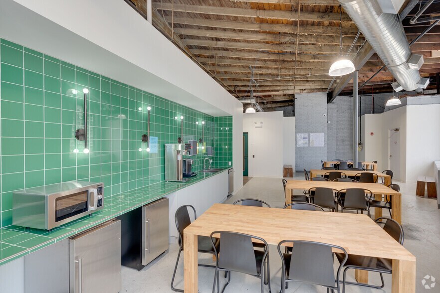 More Photos Of 3220 W Grand Ave, Chicago Food Processing For Lease