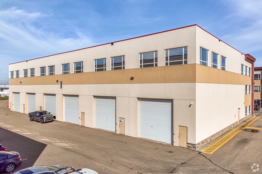 More Photos Of 9470 51st Ave, Edmonton Showroom For Sale