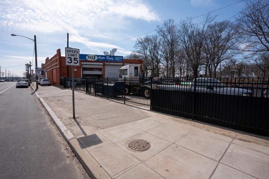 More Photos Of 615 Frelinghuysen Ave, Newark General Retail For Sale