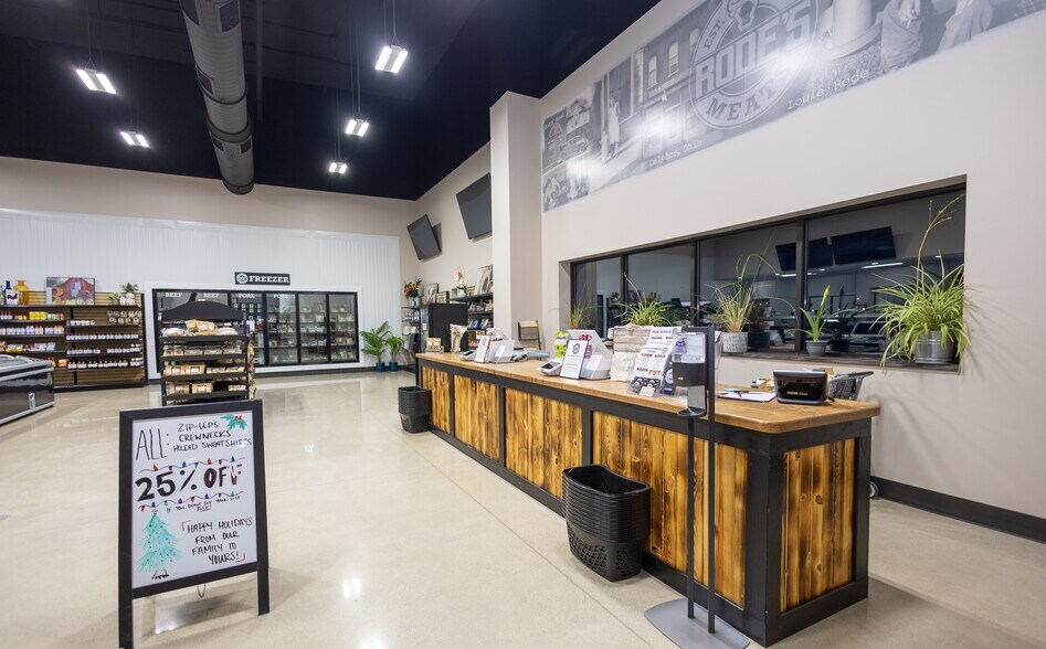 More Photos Of 1000 Colettas Way, Delphos Industrial For Sale