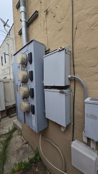 More Photos Of 857 Serrano Pl, Los Angeles Apartments For Sale