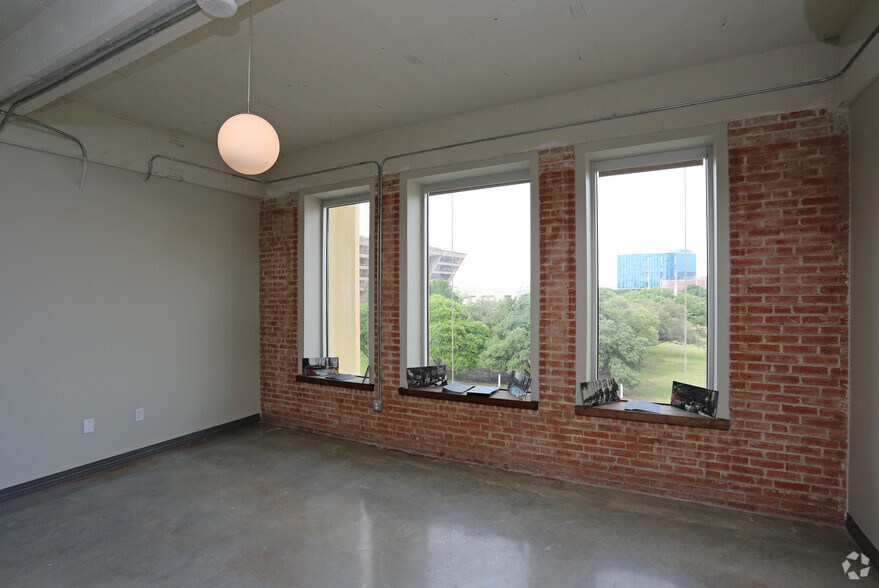 More Photos Of 500 S Ervay St, Dallas Multifamily For Sale