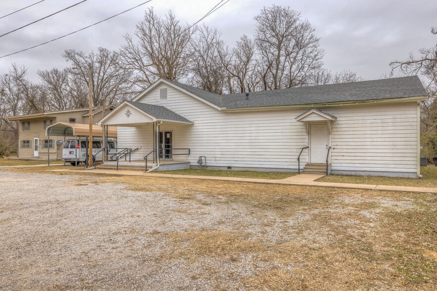More Photos Of 207 S Bixby St, Coweta Religious Facility For Sale