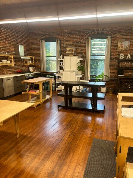 More Photos Of 12 Dundee Park Dr, Andover Office For Sale