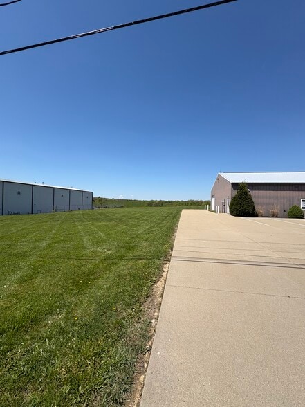 More Photos Of 66850 Executive Dr, Saint Clairsville Warehouse For Lease