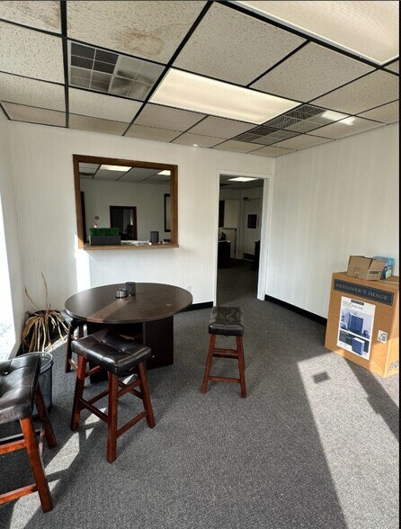 More Photos Of 958 Lincolnway, South Bend General Retail For Sale