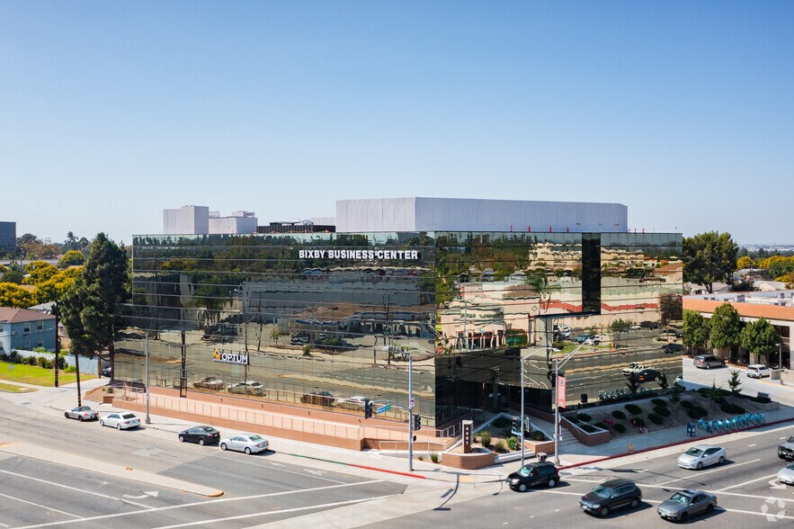 More Photos Of 4401 N Atlantic Ave, Long Beach Coworking Space