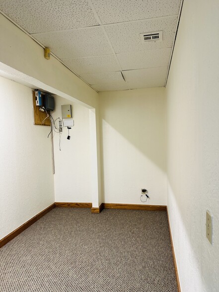 More Photos Of 11102 N Stratford Dr, Oklahoma City Office For Lease
