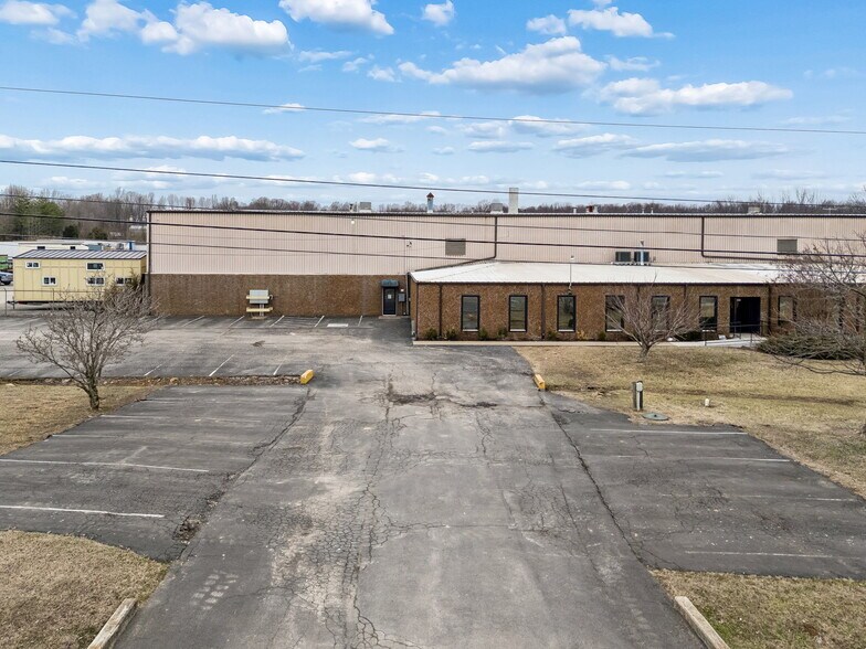 More Photos Of 411 Industrial Dr, White House Manufacturing For Sale